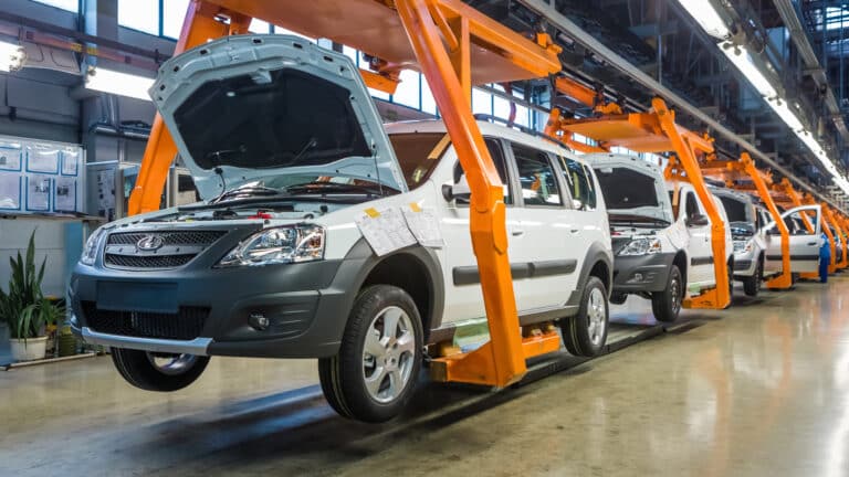 АвтоВАЗ хочет начать выпуск Lada в Казахстане ради обхода новых пошлин