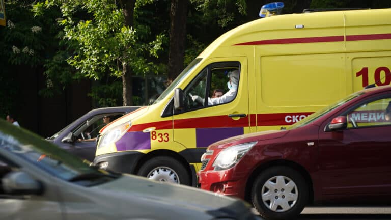 «Скорая» не смогла подъехать к роженице: женщине пришлось рожать на улице