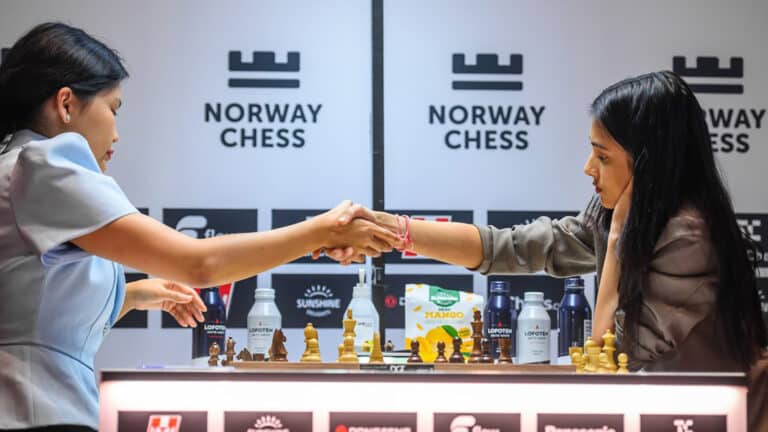 Бибисара Асаубаева ушла в отрыв на супертурнире Norway Chess-2026