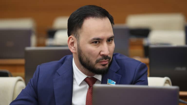 Глава Respublica Ходжаназаров высказался о массовой смене лидеров партий