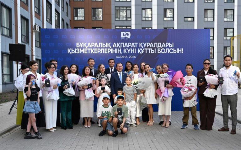 Журналистерге президенттің атынан пәтер кілттері табыс етілді