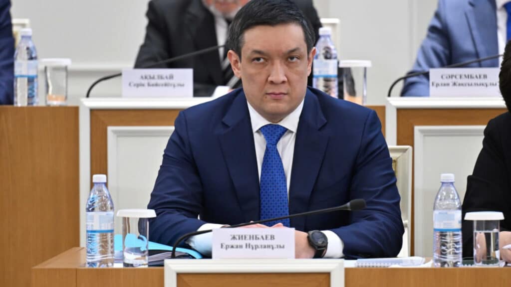Роман Склярдың бұрынғы әріптесі жанына көмекші болып барды