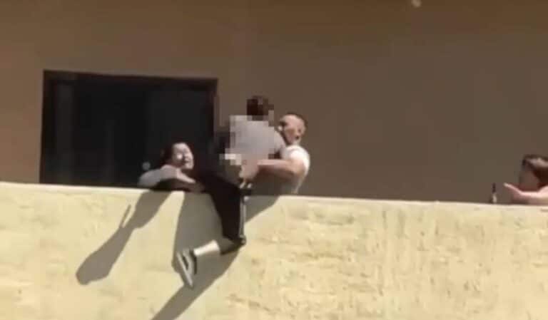 Сотрудник СОБР спас мужчину на балконе высотки в Астане