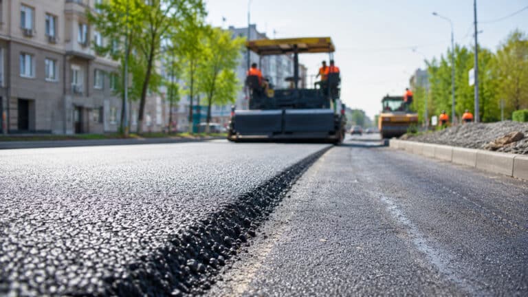 Депутат раскритиковала качество асфальта и работу транспорта в Алматы