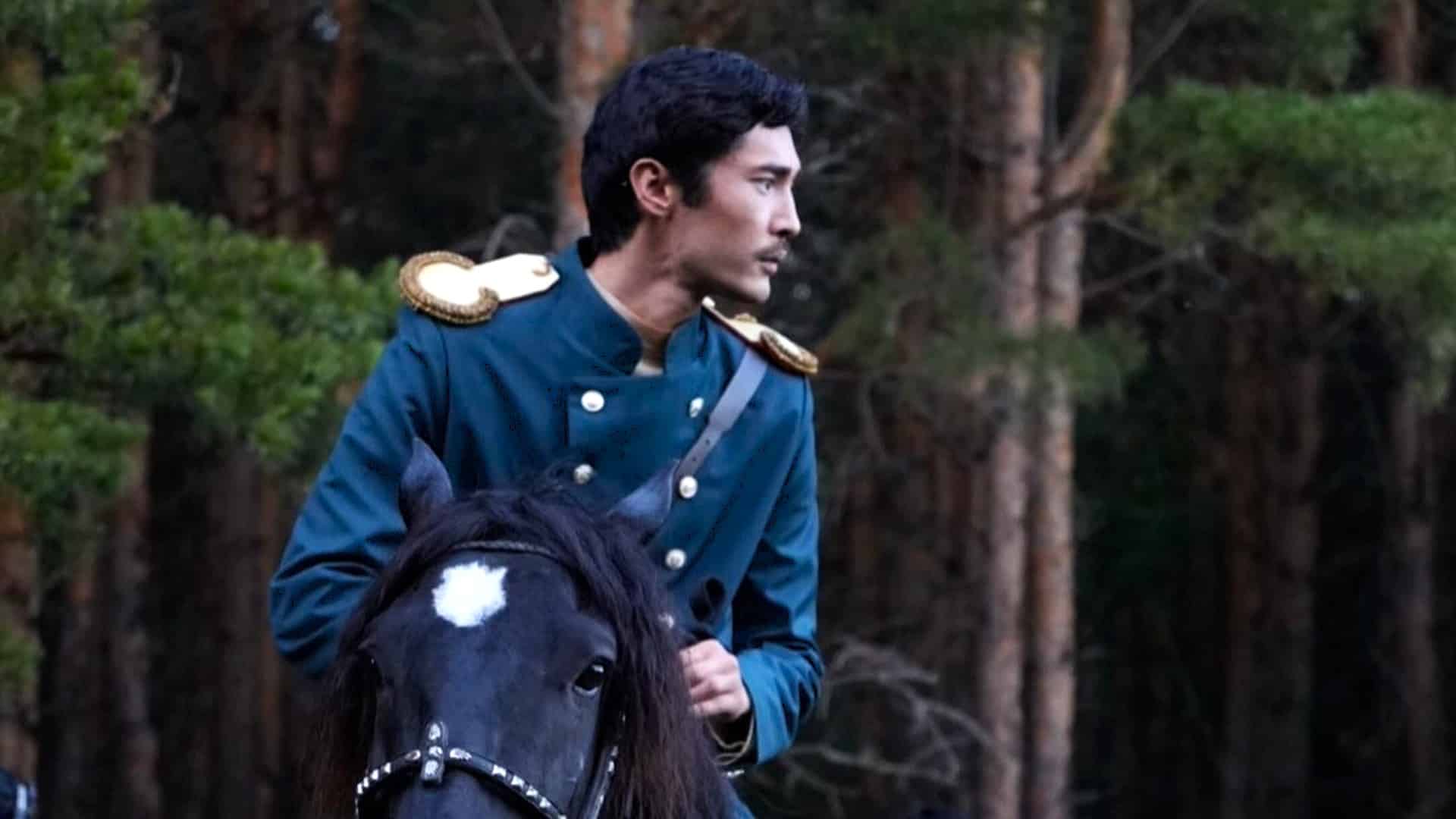 Шоқан Уәлиханов рөлін актер Ерлан Құлмурзин сомдайды