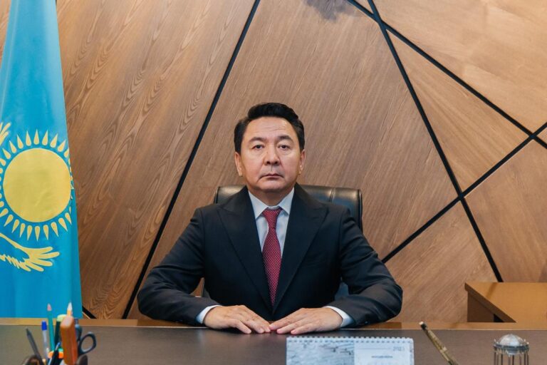 Атырау қаласының әкімін жиын алдында ҰҚК алып кеткен