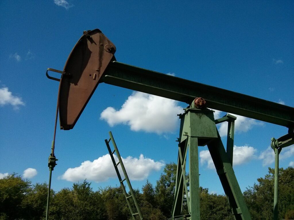 Нефть Brent упала ниже $75 на фоне деэскалации на Ближнем Востоке