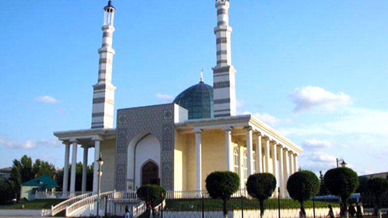 Орал қаласындағы мешіт күмбезінен құрылысшы құлады
