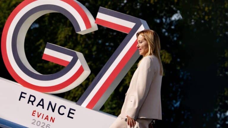 «Умоляла о совместном фото»: Мелони обиделась на Трампа после саммита G7