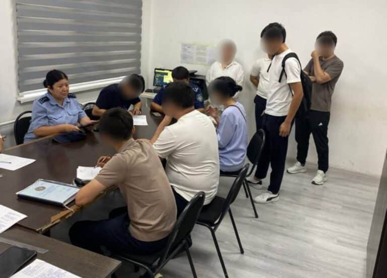 В Кентау наказали выпускников из автокортежа
