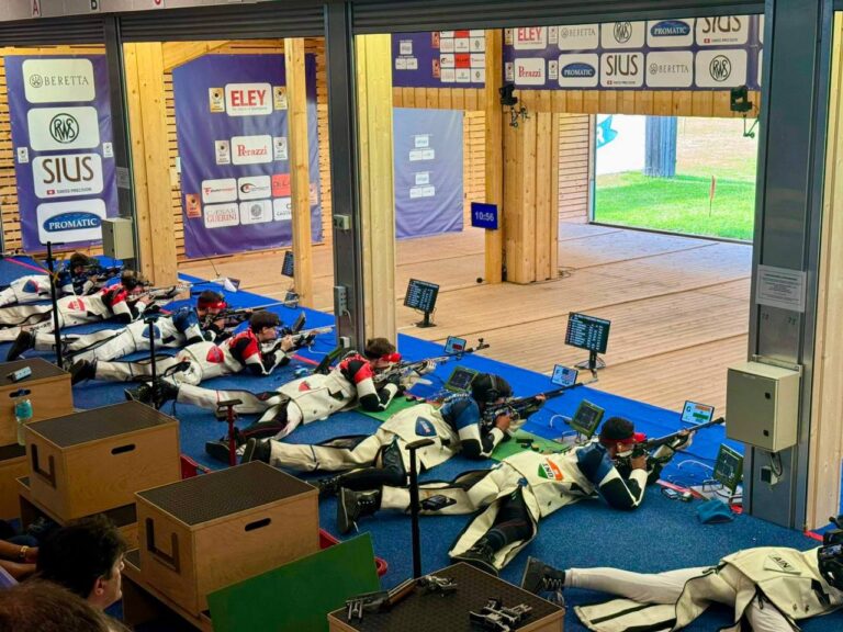 Казахстанцы выиграли золото и серебро на ЧМ по спортивной стрельбе