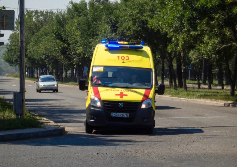 Павлодарец напал на бригаду скорой помощи и устроил погром в реанимобиле