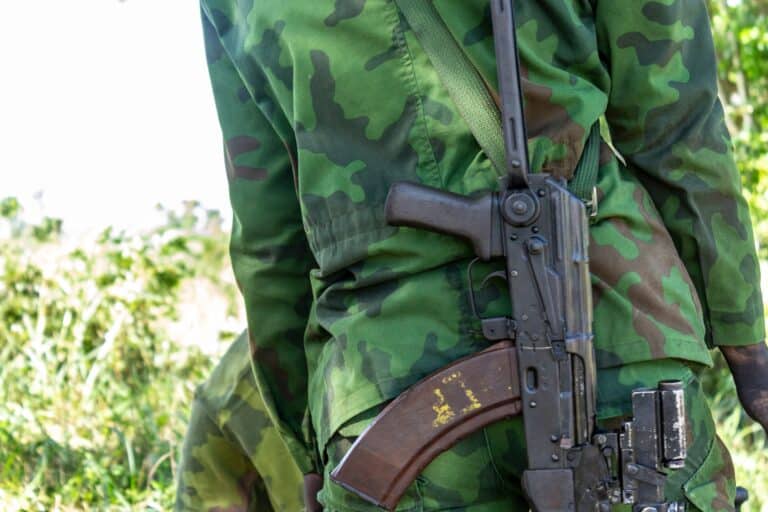 СМИ узнали о раздаче оружия жителям Кубы из-за страха вторжения США