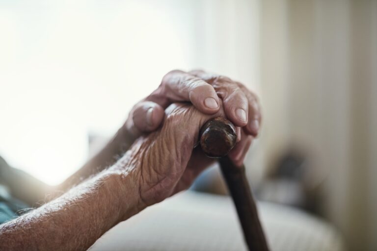 В Атырауской области расследуют возможное насилие над 90-летним пенсионером