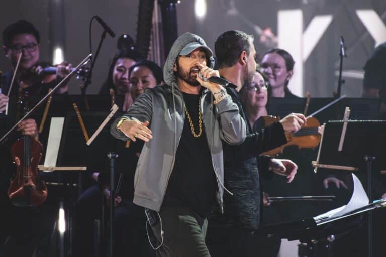 Неподтвержденные слухи о приезде Eminem изменили планы казахстанцев