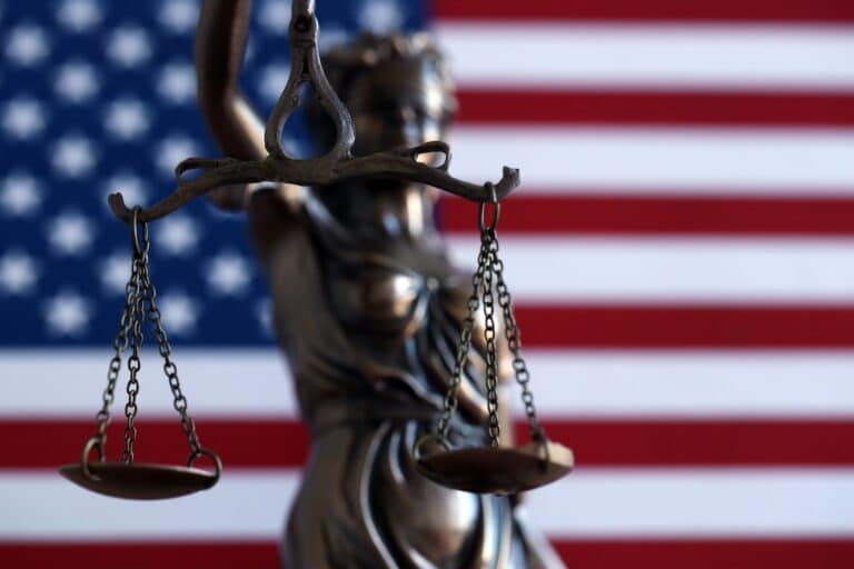 Шортиста, атаковавшего Freedom Holding, осудили за манипуляции на фондовом рынке