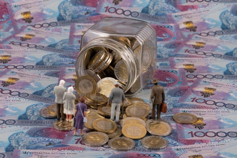 Жеткілікті шек өсті: зейнетақы жинағын жеке компанияның басқаруына берген тиімді ме