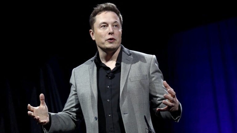 Илон Маск стал первым триллионером в истории после рекордного IPO SpaceX