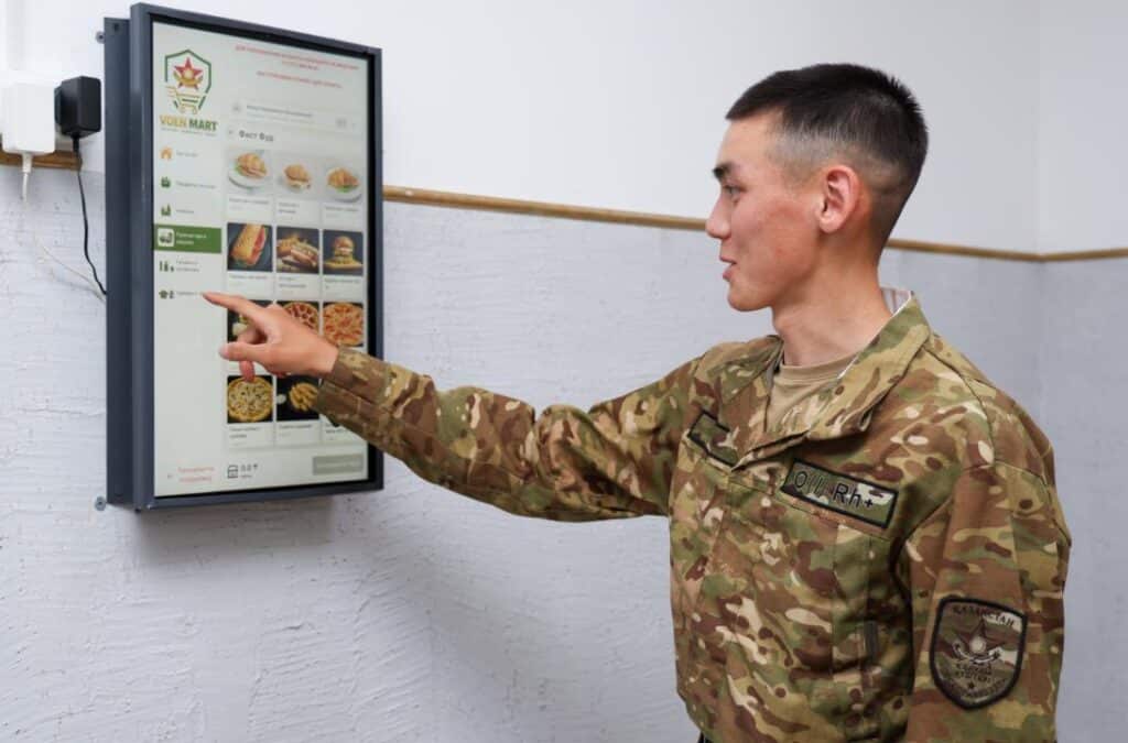 Сарбаздар әскери бөлімге пицца мен бургерге тапсырыс бере алады