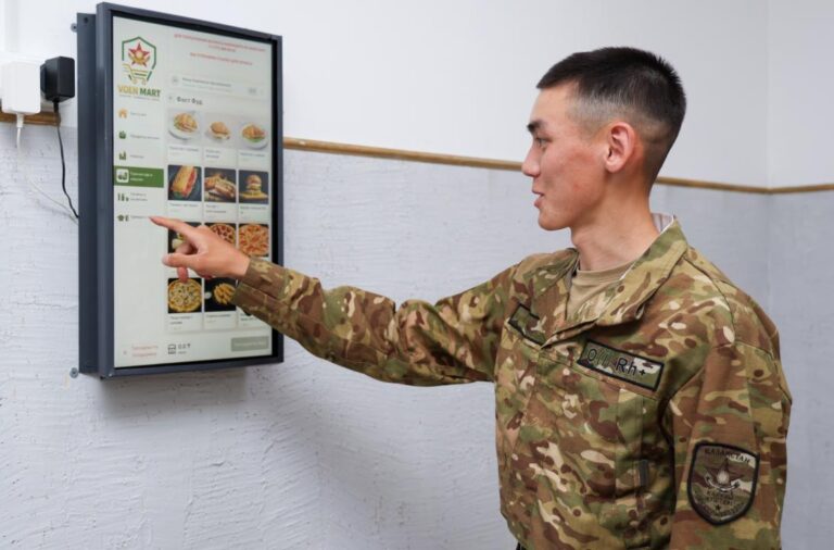 Сарбаздар әскери бөлімге пицца мен бургерге тапсырыс бере алады