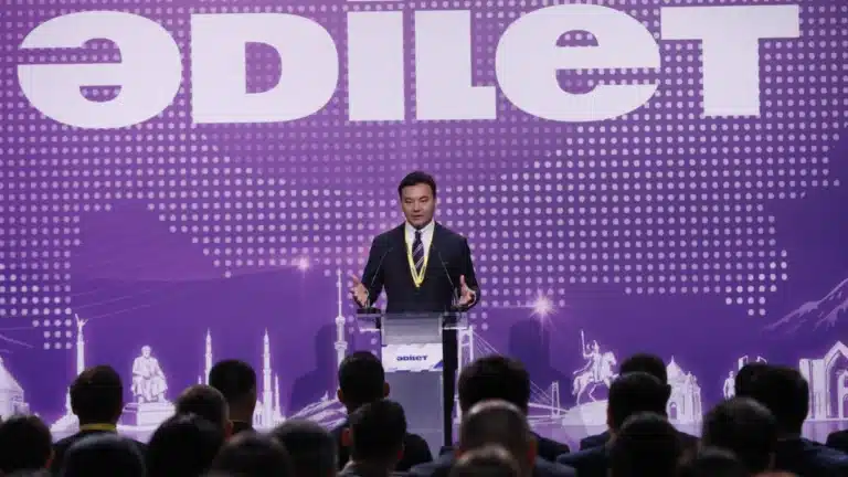 В Астане начал работу II съезд партии «Әділет»