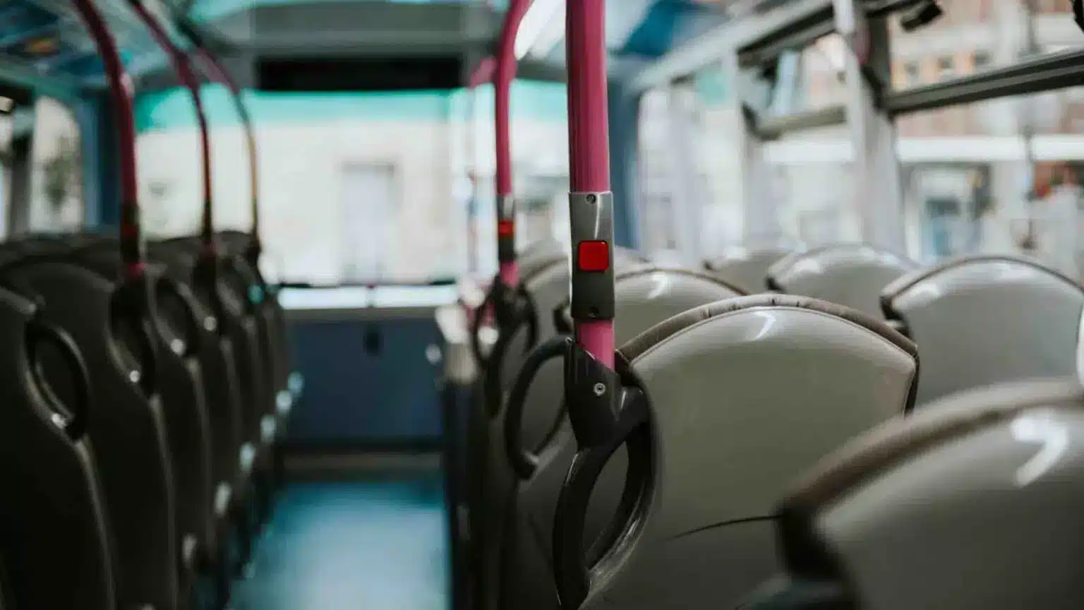 Алматыда автобус жүргізушісі жол үстінде қаза тапты