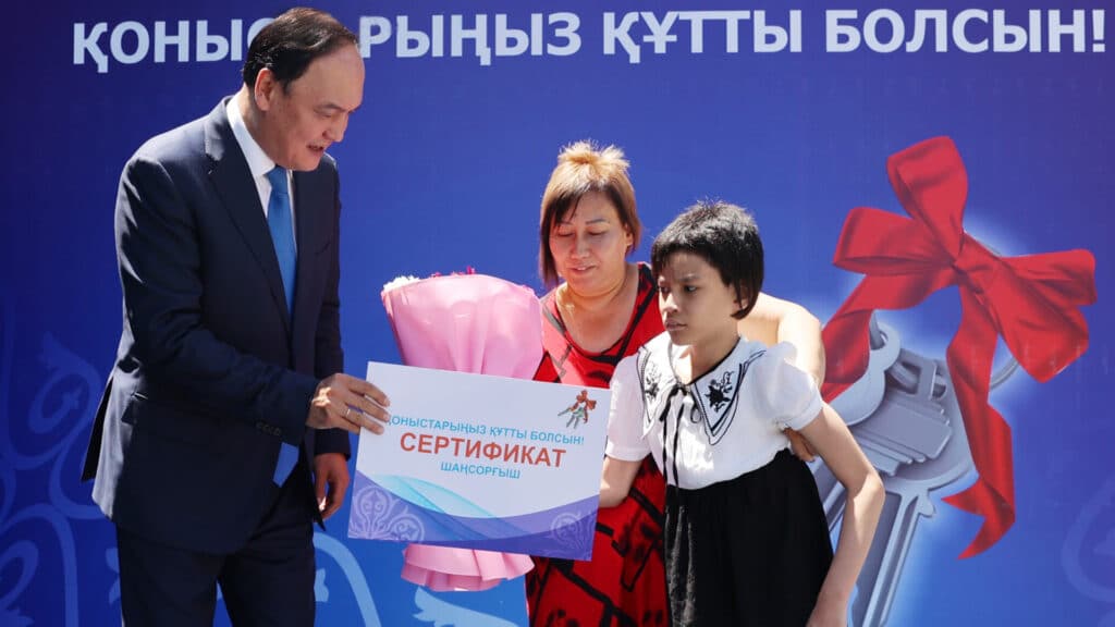 Бір күнде 316 пәтер: Жамбылдықтар қоныс тойын тойлады