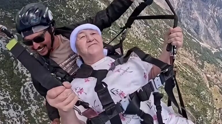 74 жастағы әжей парапланмен ұшып, желіні таңғалдырды
