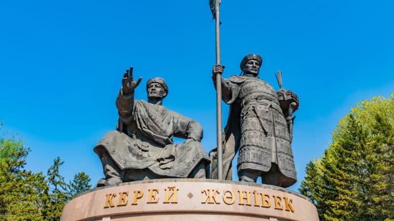 При каком правителе Казахское ханство достигло пика могущества: ответ историка