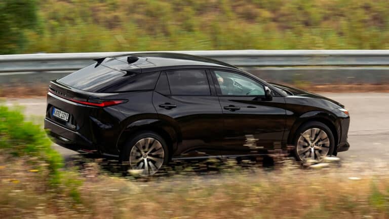 В Казахстане появится первый полностью электрический Lexus RZ