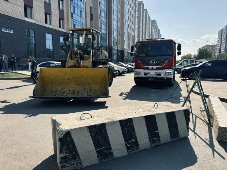 В Астане проверили дворы на незаконные шлагбаумы и ограждения
