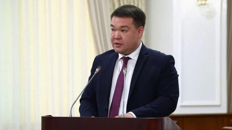 Казахстан рассматривает просьбу Кыргызстана о поставках бензина