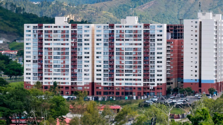 Белорусские дома, уцелевшие при землетрясении в Венесуэле, обсуждают в соцсетях