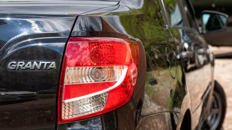 Угнанную в России Lada Granta нашли в Казахстане спустя три года