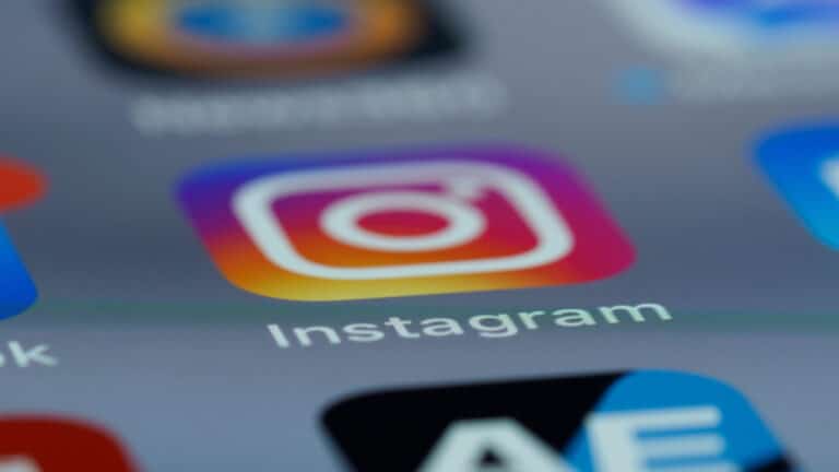 ИИ использует ваши фото: казахстанцев предупредили о скрытой угрозе в Instagram