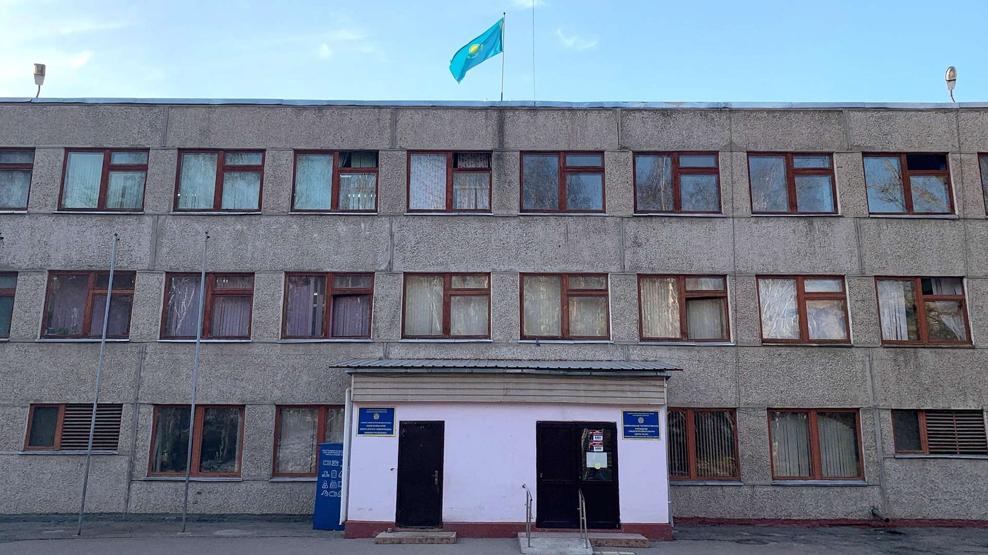 Алматы қаласы Мамыр ықшам ауданындағы 158 мектеп ғимараты