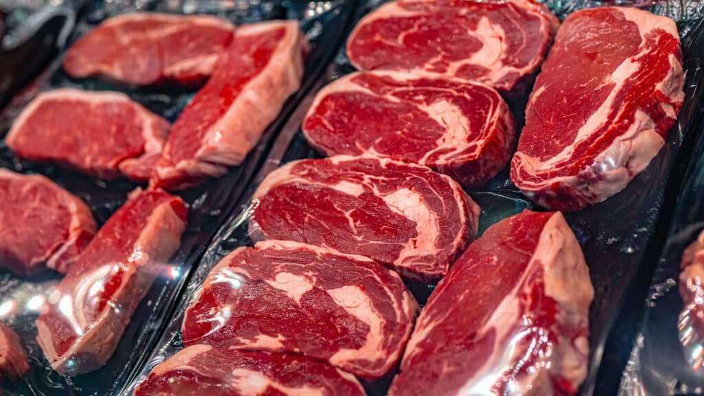 Казахстанцы стали есть больше мяса и молока в 2026 году