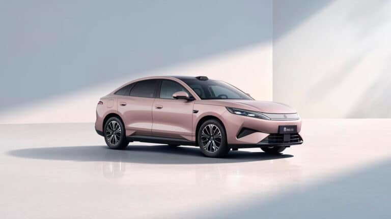 BYD показала салон нового Qin Max с зарядкой за 9 минут