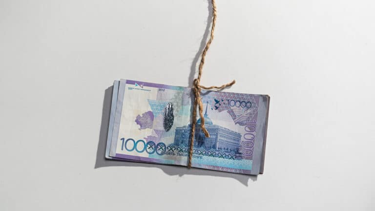 Фальшивых тенге в Казахстане стало на 46% больше