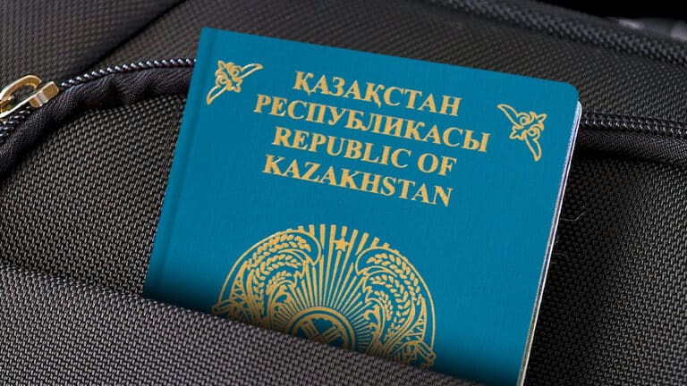 Алматы обогнал Астану по числу выданных паспортов в первый месяц лета