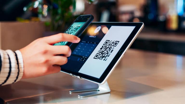 В Казахстане объем платежей с помощью QR вырос до 8 трлн тенге