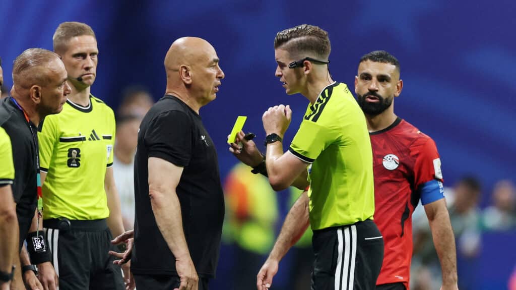Soccer Football - FIFA World Cup 2026 - Round of 16 - Argentina v Egypt - Atlanta Stadium, Atlanta, Georgia, U.S. - July 7, 2026 Egypt coach Hossam Hassan is shown a yellow card by referee Francois Letexier REUTERS/Paul Childs     TPX IMAGES OF THE DAY