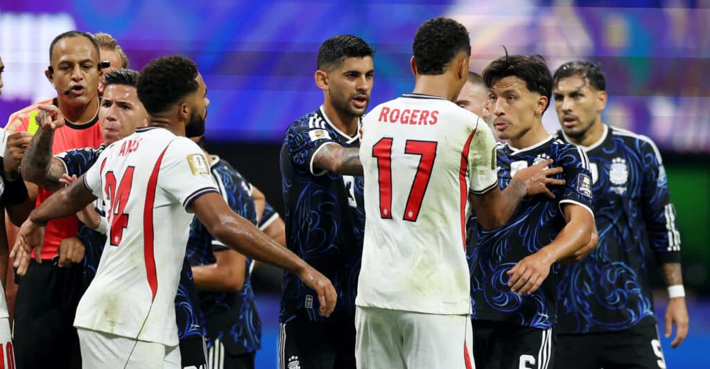 Soccer Football - FIFA World Cup 2026 - Semi Final - England v Argentina - Atlanta Stadium, Atlanta, Georgia, U.S. - July 15, 2026 England's Morgan Rogers and Argentina's Lisandro Martinez clash REUTERS/Paul Childs