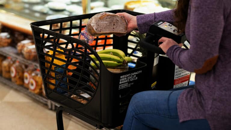 В Казахстане за неделю подешевели сразу семь продуктов