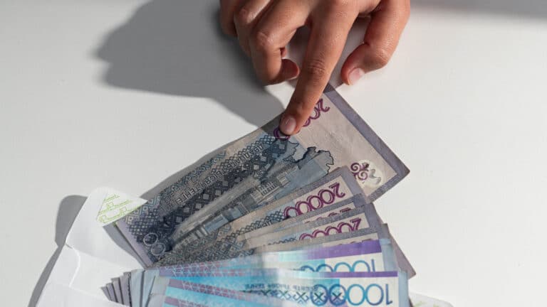 Казахстанцы вывели из ЕНПФ более 200 млрд тенге в период повышения порогов