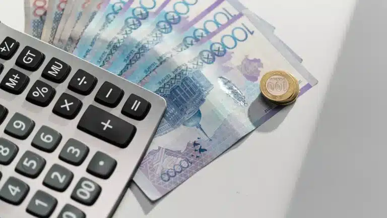 Штрафы за невозврат валюты в Казахстане достигли 15,3 млрд тенге