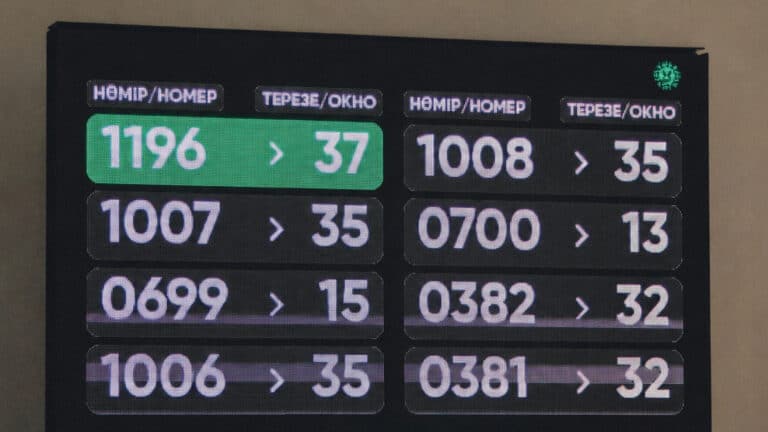 Водителям рассказали, как будут работать спецЦОНы в День столицы