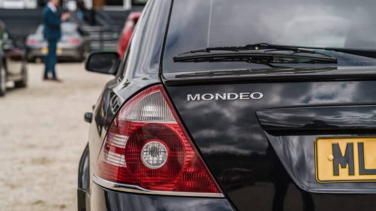 Ford Mondeo с поддельным VIN-кодом оставил казахстанца без прав