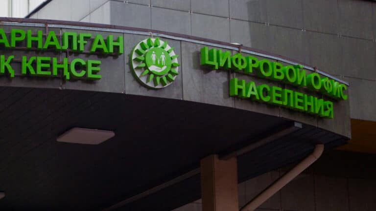 Водителям рассказали, как будут работать спецЦОНы в День столицы