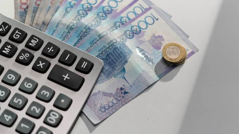 Глава «КазАзота» миллионера Аблазимова получает около 9 млн тенге в месяц